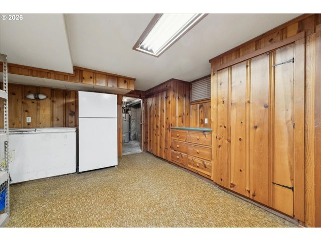 6821 Se Reed College Pl, Portland, OR 97202