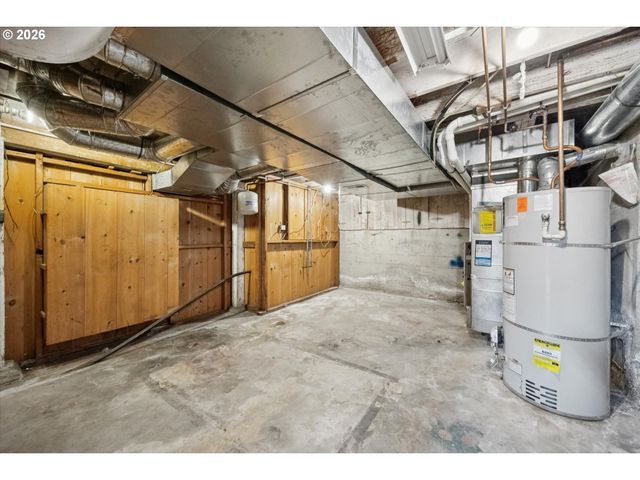 6821 Se Reed College Pl, Portland, OR 97202