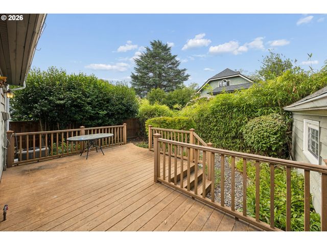 6821 Se Reed College Pl, Portland, OR 97202