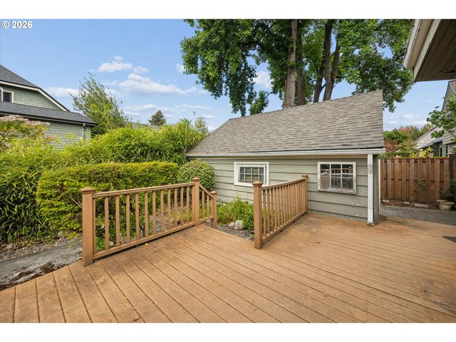 6821 Se Reed College Pl, Portland, OR 97202