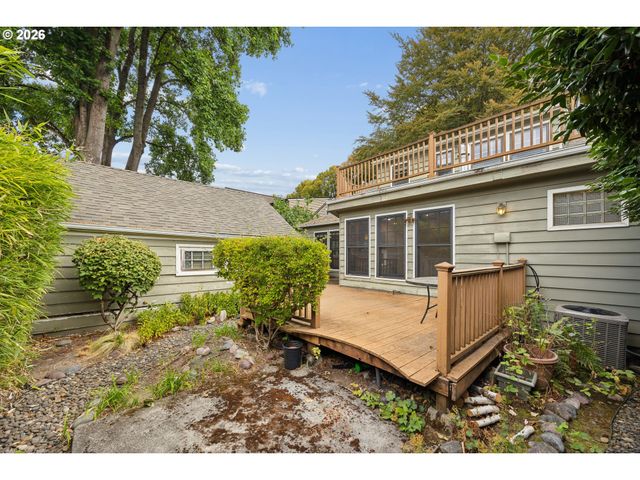 6821 Se Reed College Pl, Portland, OR 97202