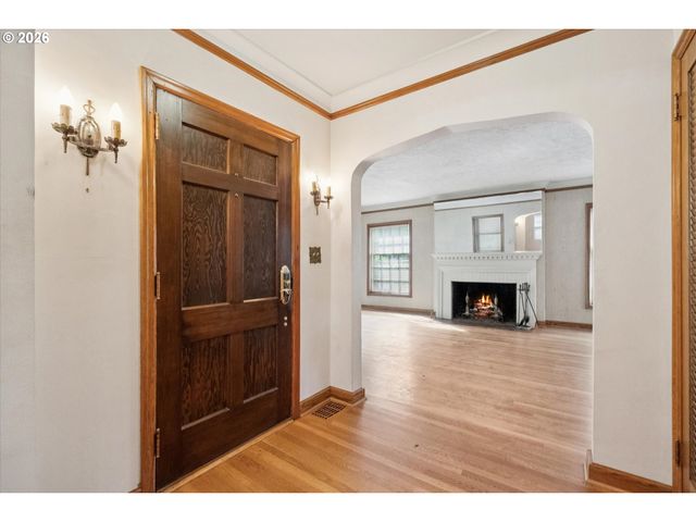 6821 Se Reed College Pl, Portland, OR 97202
