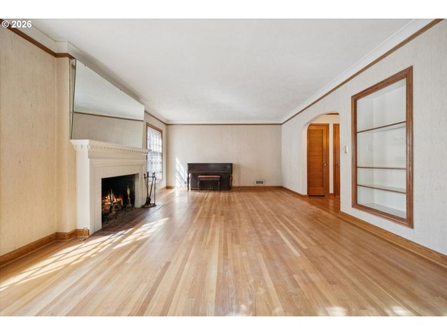 6821 Se Reed College Pl, Portland, OR 97202
