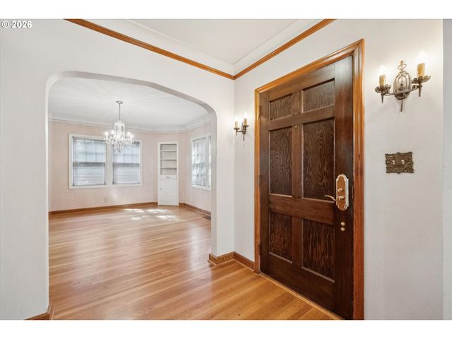 6821 Se Reed College Pl, Portland, OR 97202