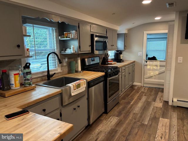 70 MAIN ST, Waretown, NJ 08758