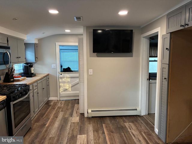 70 MAIN ST, Waretown, NJ 08758