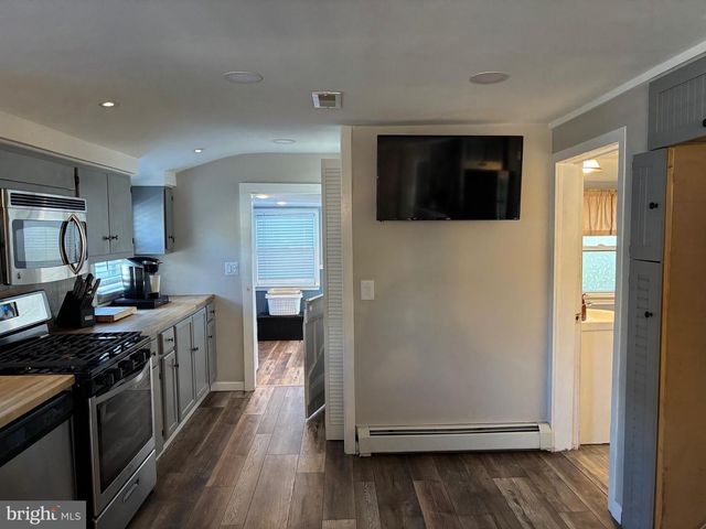 70 MAIN ST, Waretown, NJ 08758