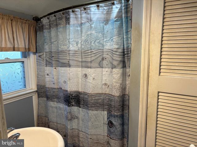 70 MAIN ST, Waretown, NJ 08758