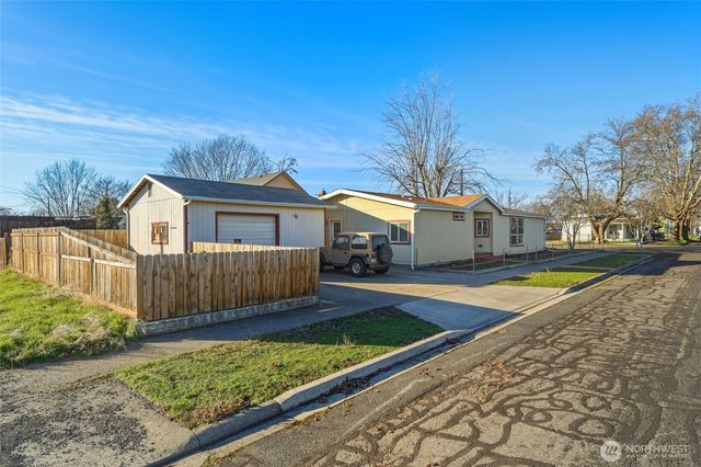 310 S 10th Avenue, Walla Walla, WA 99362