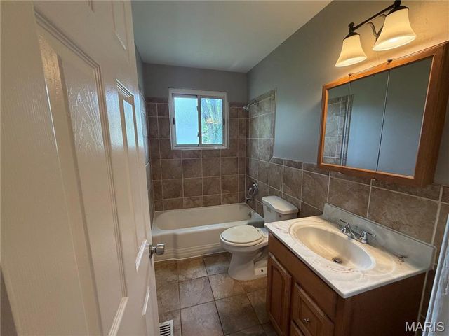 1388 Farmview Avenue, St Louis, MO 63138