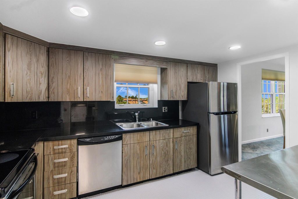 Image 17 of property listing at 3475 S Ocean Boulevard 2160, Palm Beach, FL 33480