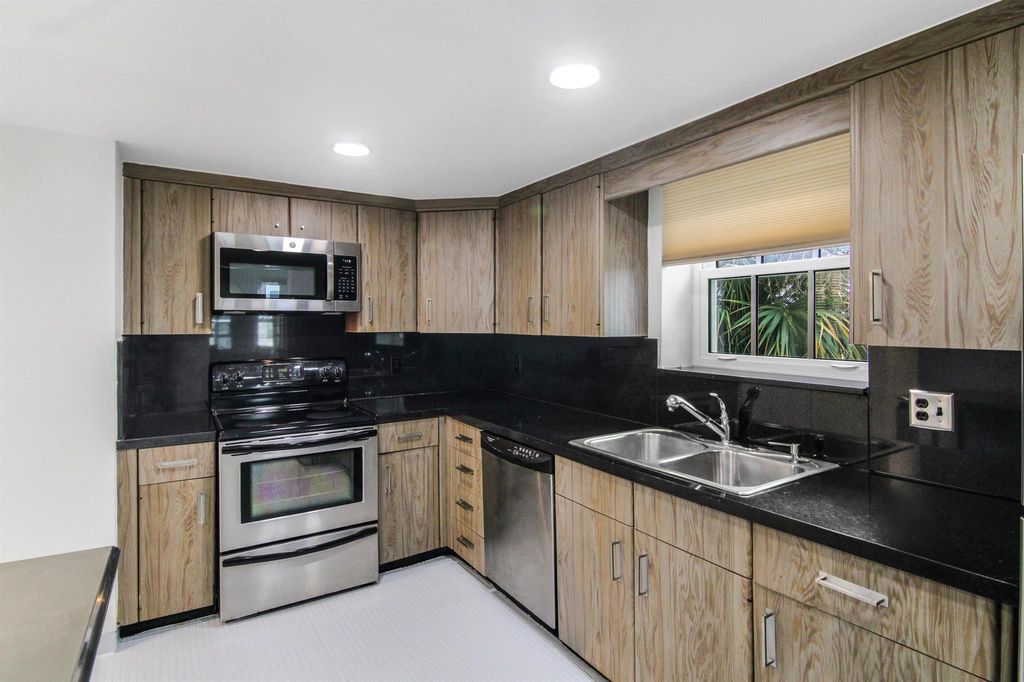 Image 18 of property listing at 3475 S Ocean Boulevard 2160, Palm Beach, FL 33480