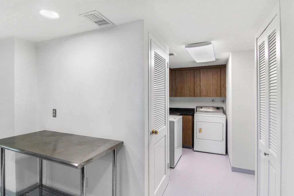 Image 19 of property listing at 3475 S Ocean Boulevard 2160, Palm Beach, FL 33480