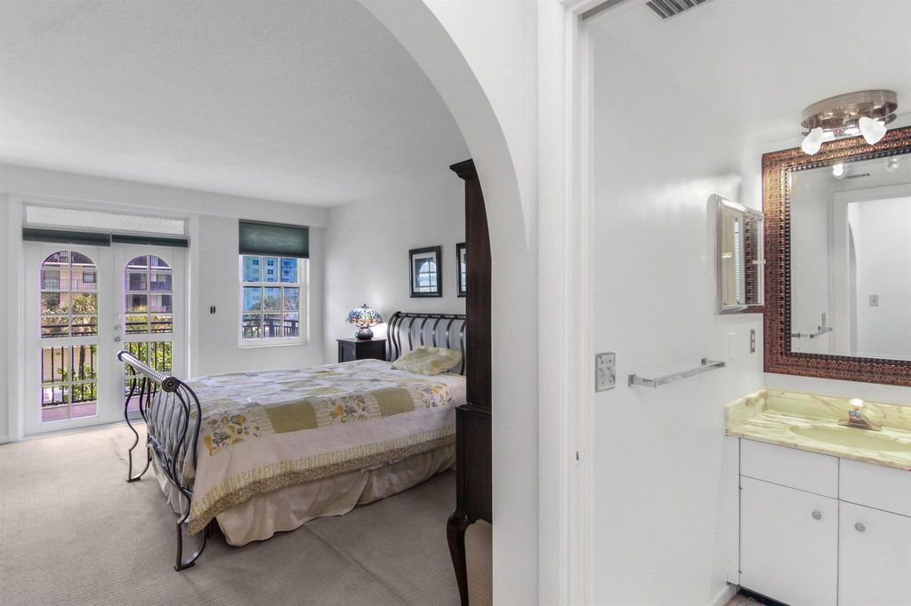Image 25 of property listing at 3475 S Ocean Boulevard 2160, Palm Beach, FL 33480