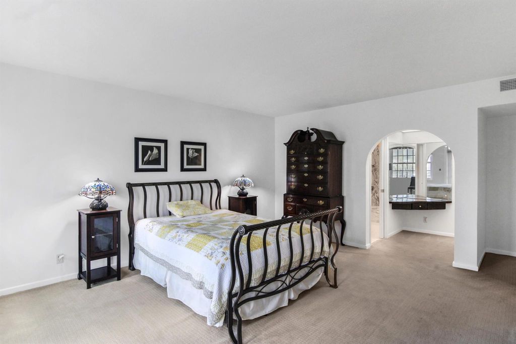 Image 26 of property listing at 3475 S Ocean Boulevard 2160, Palm Beach, FL 33480