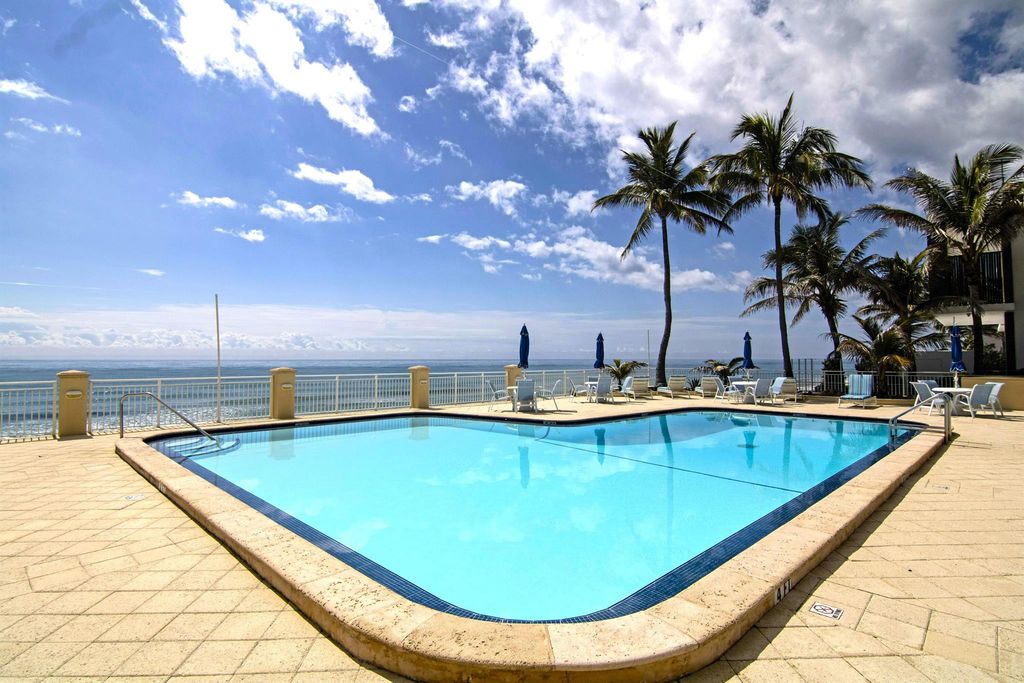 Image 3 of property listing at 3475 S Ocean Boulevard 2160, Palm Beach, FL 33480