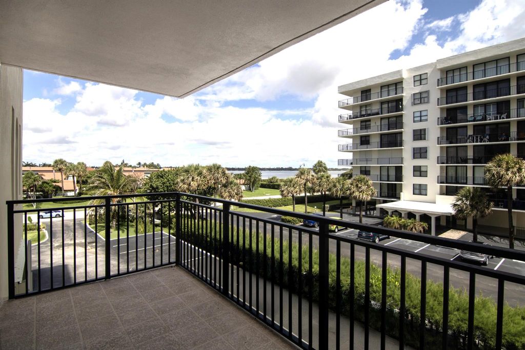 Image 32 of property listing at 3475 S Ocean Boulevard 2160, Palm Beach, FL 33480