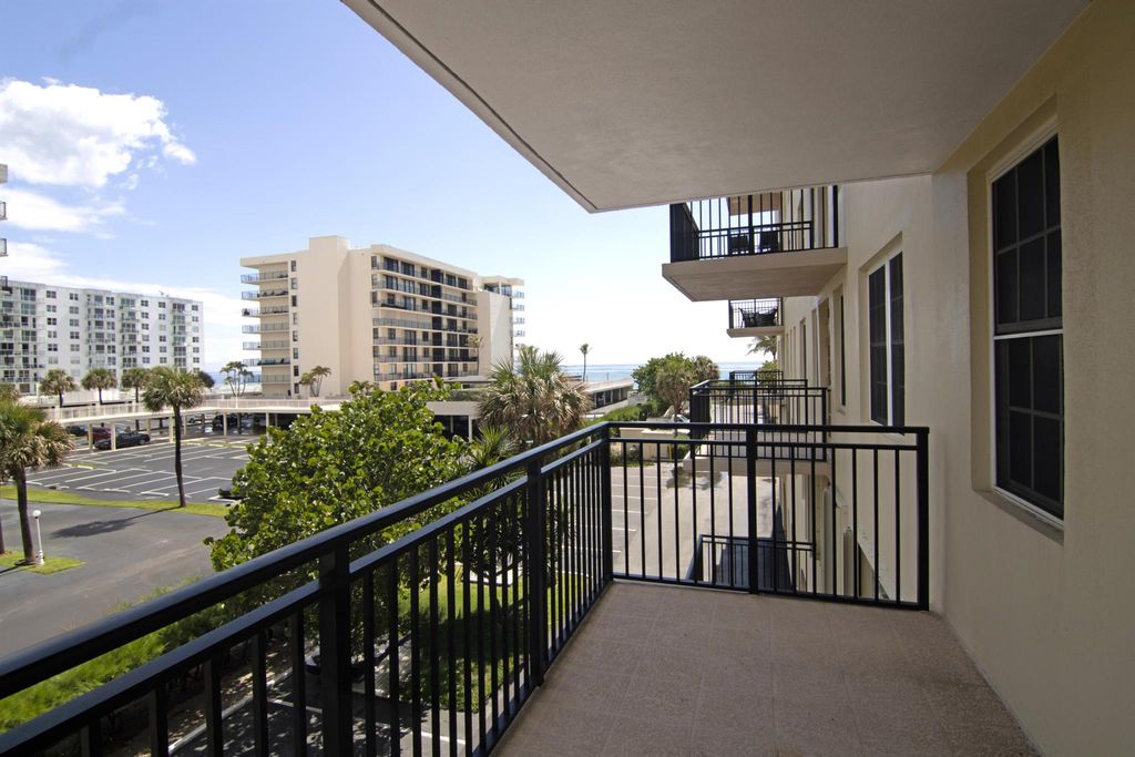 Image 34 of property listing at 3475 S Ocean Boulevard 2160, Palm Beach, FL 33480