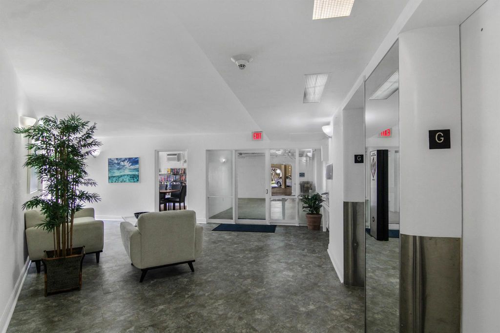 Image 39 of property listing at 3475 S Ocean Boulevard 2160, Palm Beach, FL 33480