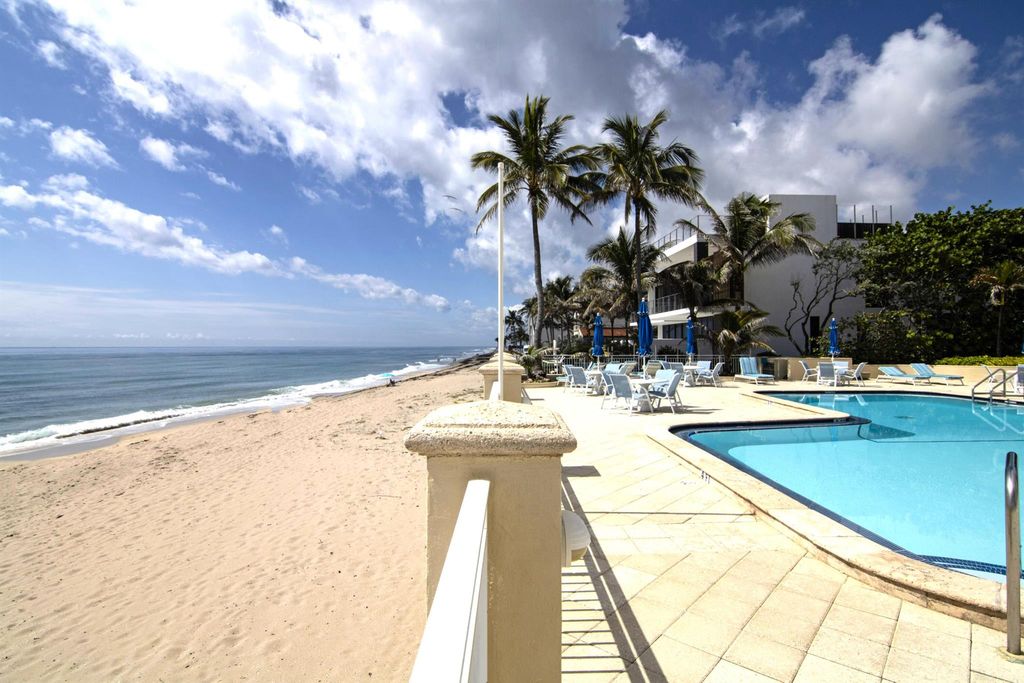 Image 4 of property listing at 3475 S Ocean Boulevard 2160, Palm Beach, FL 33480