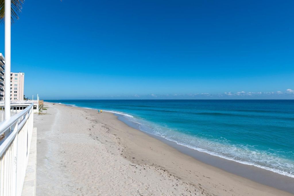 Image 53 of property listing at 3475 S Ocean Boulevard 2160, Palm Beach, FL 33480