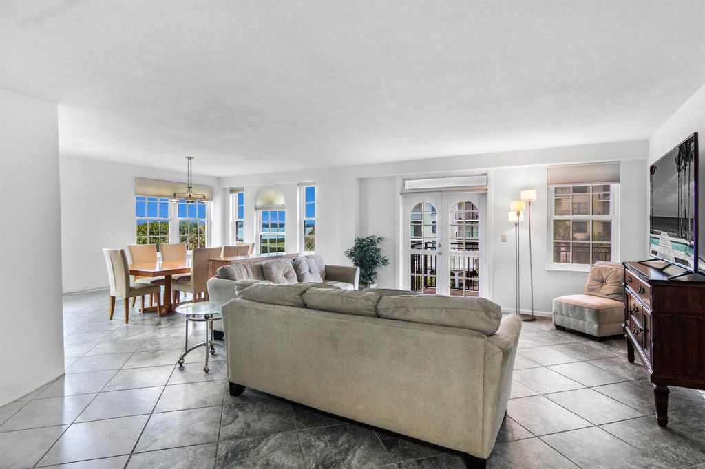 Image 6 of property listing at 3475 S Ocean Boulevard 2160, Palm Beach, FL 33480