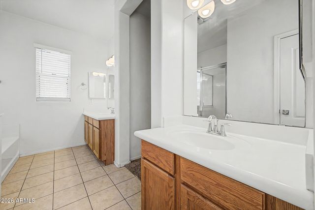 1944 N 77TH Glen, Phoenix, AZ 85035