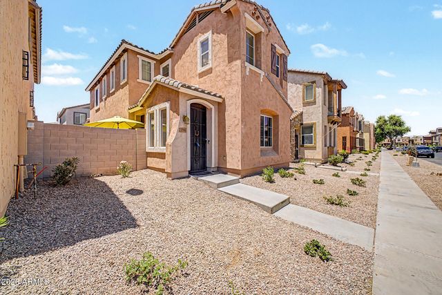 1944 N 77TH Glen, Phoenix, AZ 85035