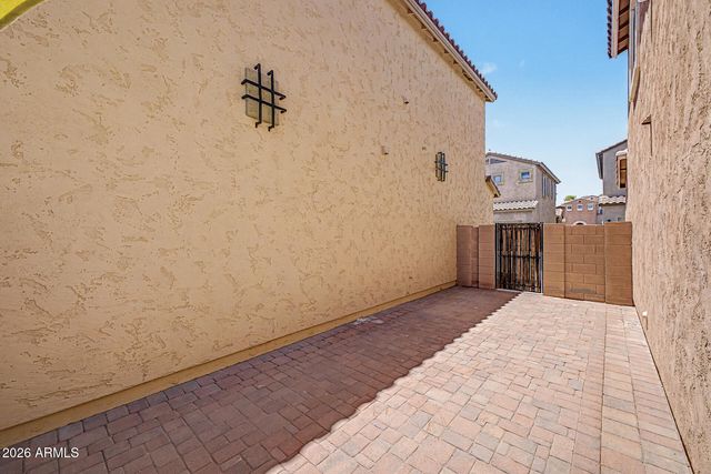 1944 N 77TH Glen, Phoenix, AZ 85035