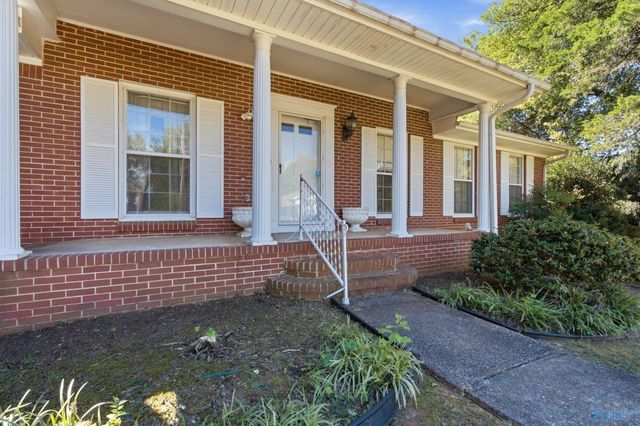 4019 Killarney Drive NW, Huntsville, AL 35816