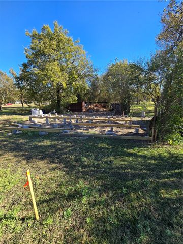 1206 N Kaufman Street, Ennis, TX 75119