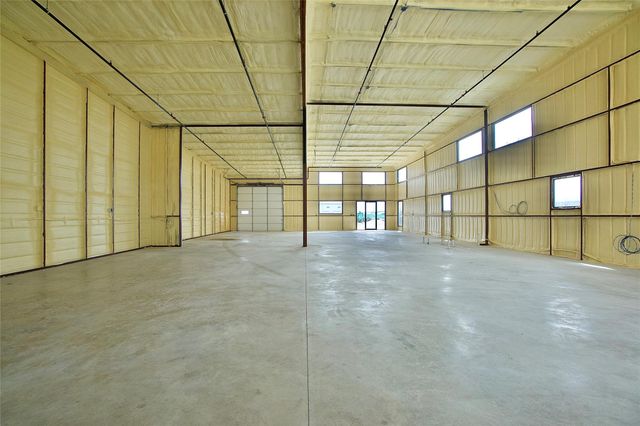 190 Ninety Four LN 101, Taylor, TX 76574