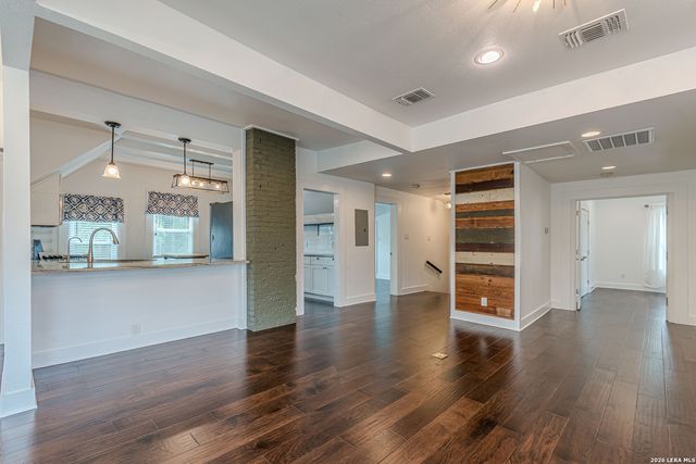 311 W MISTLETOE B, San Antonio, TX 78212
