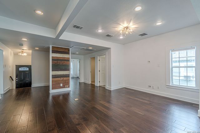 311 W MISTLETOE B, San Antonio, TX 78212