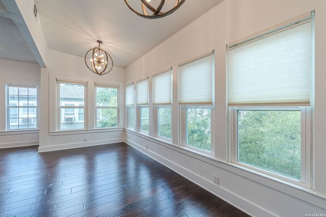 311 W MISTLETOE B, San Antonio, TX 78212