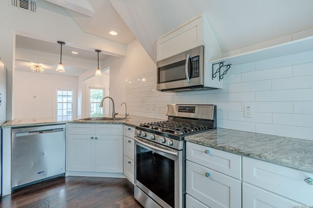 311 W MISTLETOE B, San Antonio, TX 78212