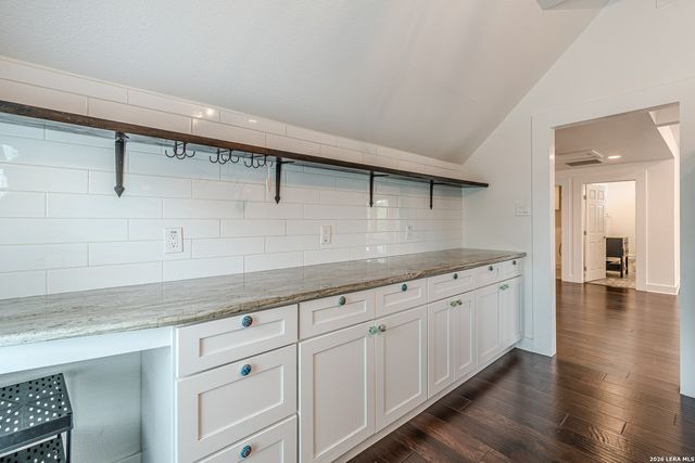 311 W MISTLETOE B, San Antonio, TX 78212