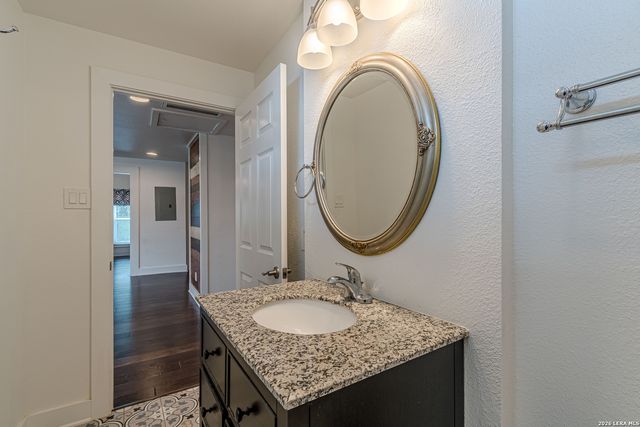 311 W MISTLETOE B, San Antonio, TX 78212