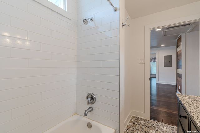 311 W MISTLETOE B, San Antonio, TX 78212