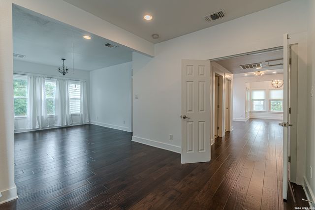 311 W MISTLETOE B, San Antonio, TX 78212