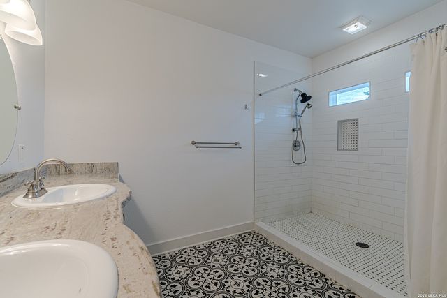 311 W MISTLETOE B, San Antonio, TX 78212