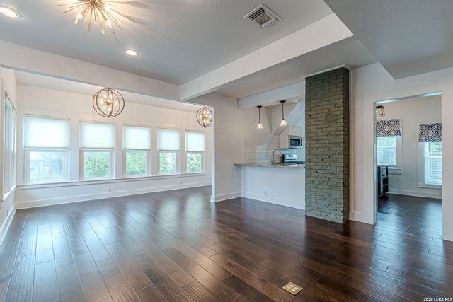 311 W MISTLETOE B, San Antonio, TX 78212