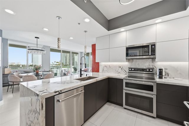 315 NE 3rd Avenue 1006, Fort Lauderdale, FL 33301