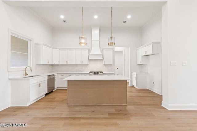 407 Sunshine Rise Drive, Broussard, LA 70518