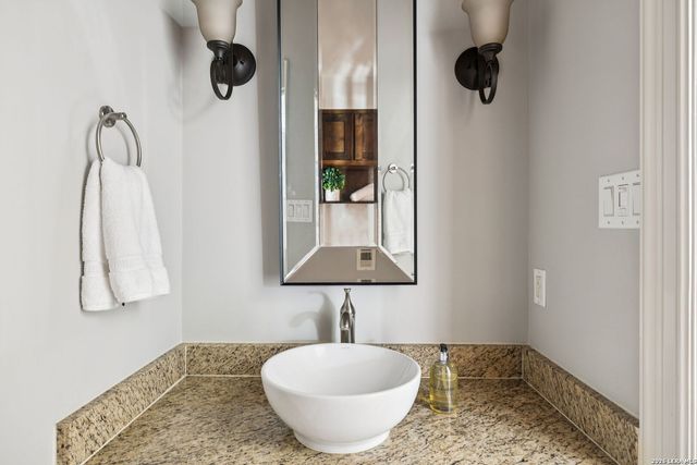 158 Katherine Ct B, San Antonio, TX 78209