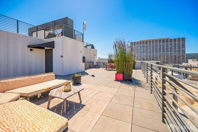 719 Larkin Street 404, San Francisco, CA 94109