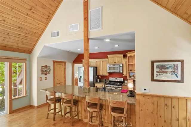 118 E Lane, Lake Arrowhead, CA 92352
