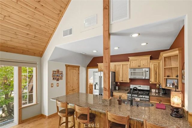 118 E Lane, Lake Arrowhead, CA 92352
