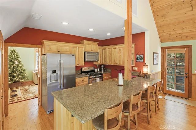 118 E Lane, Lake Arrowhead, CA 92352