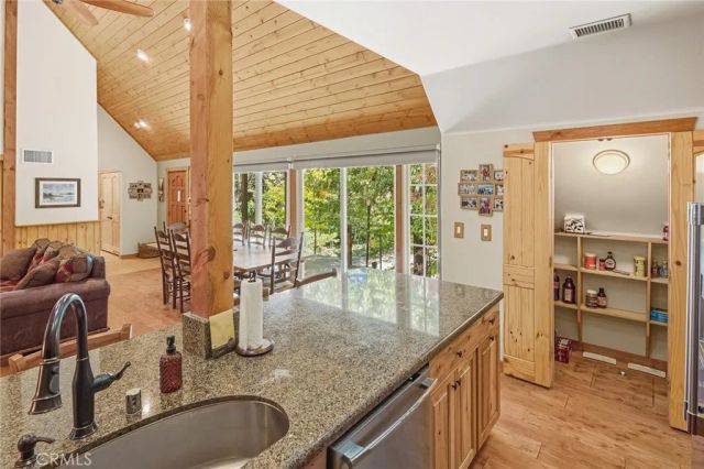 118 E Lane, Lake Arrowhead, CA 92352